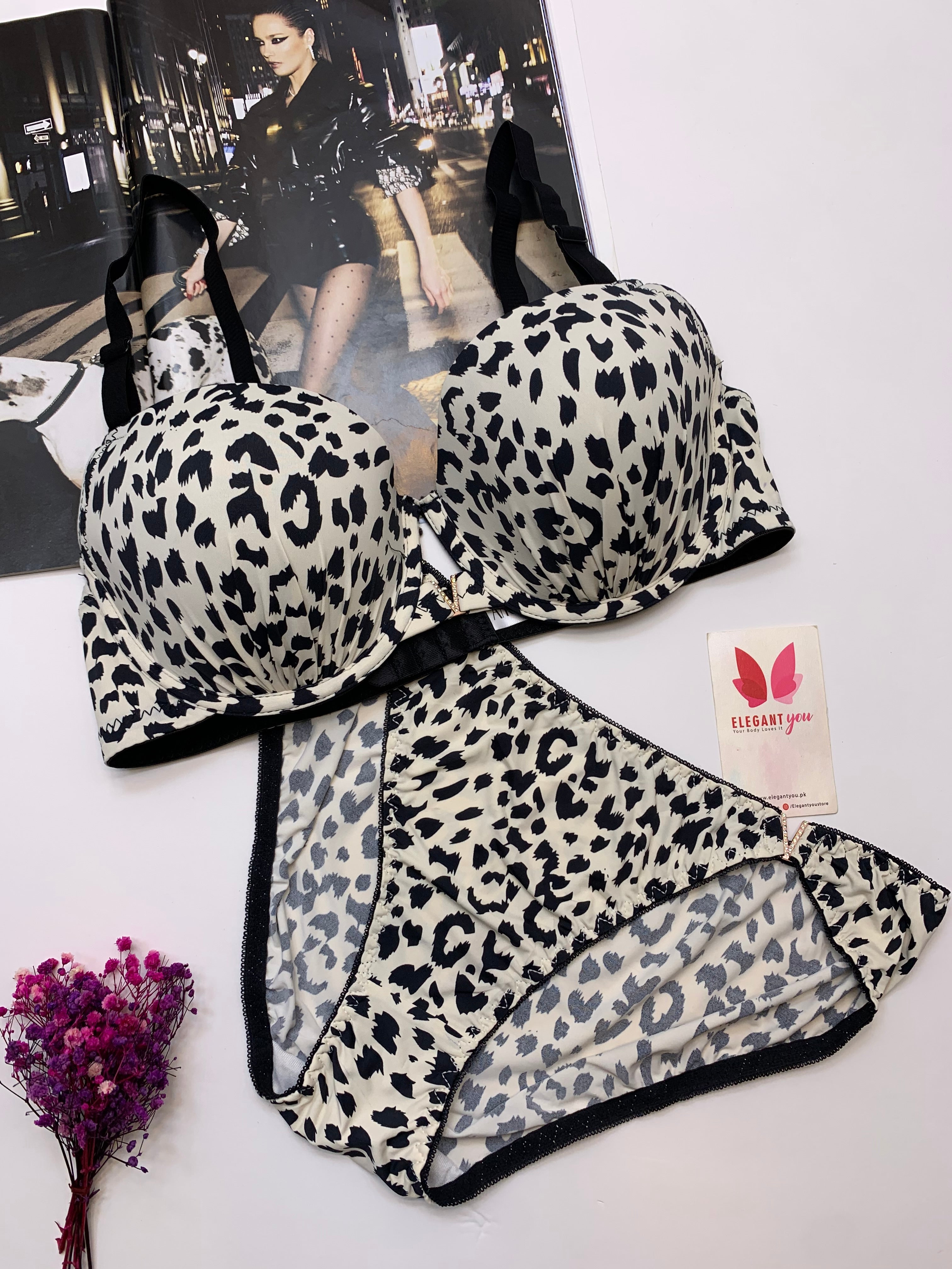 D Cup Size V Buckle Padded Push-up Wire Bra & Underwear Combo (001)